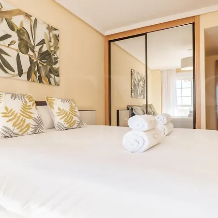 Apartment Cozy Getaway With Pool, Close To The By Rems *