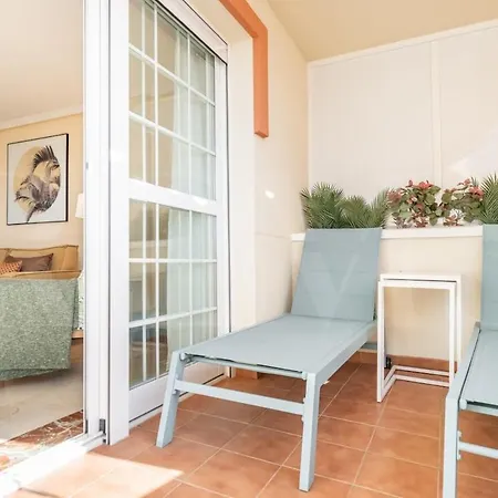 Apartment Cozy Getaway With Pool, Close To The By Rems *