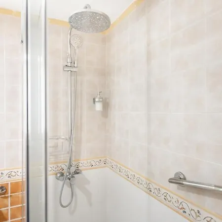 Cozy Getaway With Pool, Close To The By Rems Apartment Benalmadena