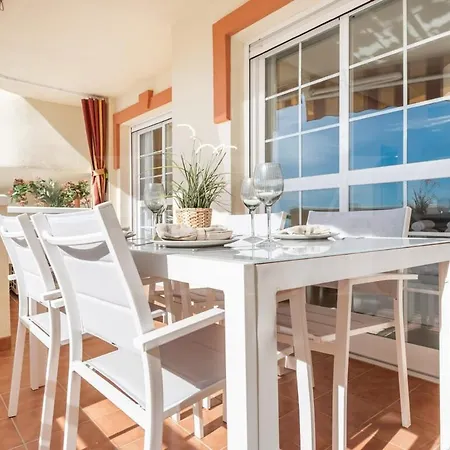 Cozy Getaway With Pool, Close To The By Rems *